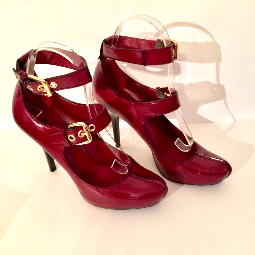EUC FALL RUNWAY LOUIS VUITTON CALFSKIN TWO-STRAP MARYJANE PUMP